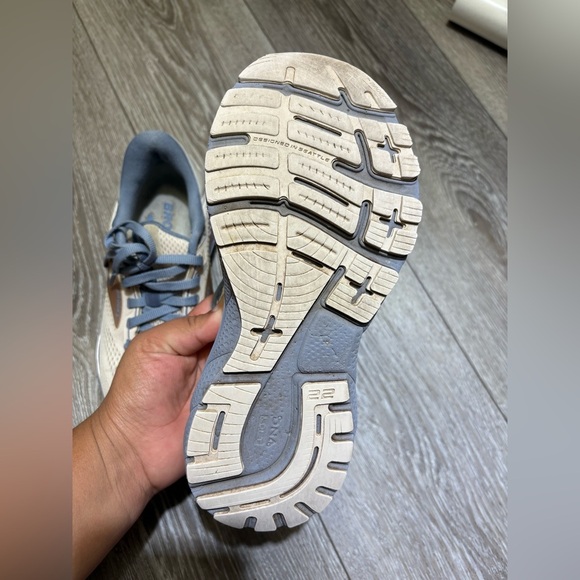 Brooks adrenaline GTS 22 size 6.5- 23.5 cm - Picture 2 of 8